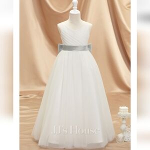 JJ’s House A-line Floor Length Tulle Flower Girl Dress Ivory Gray Bow Sash 9/10
